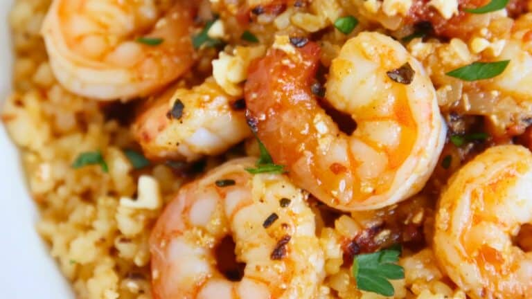 Keto One-Pan Garlic Shrimp & Parmesan Cauliflower Rice 2 Keto One-Pan Garlic Shrimp & Parmesan Cauliflower Rice - Garlic Shrimp Parmesan Cauliflower Rice midia