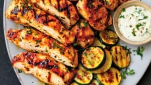13 Quick Dinner Recipes You Can Make in 15 Minutes 1 13 Quick Dinner Recipes You Can Make in 15 Minutes - Grilled Lemon Harissa Chicken Zucchini midia