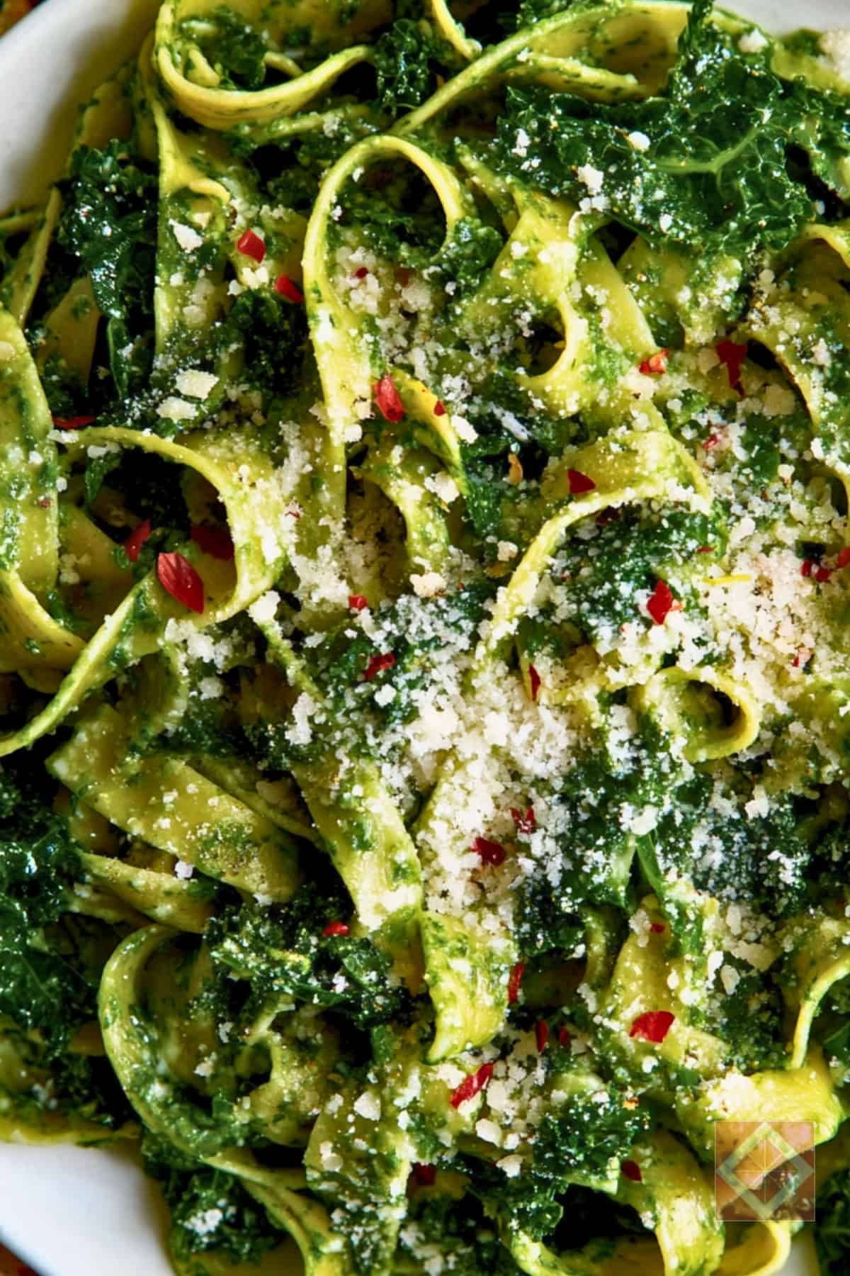 Hella Green Pasta: An Easy Way to Make Greens Delicious 2 Hella Green Pasta: An Easy Way to Make Greens Delicious - Hella Green Pasta pin 1 midia 1
