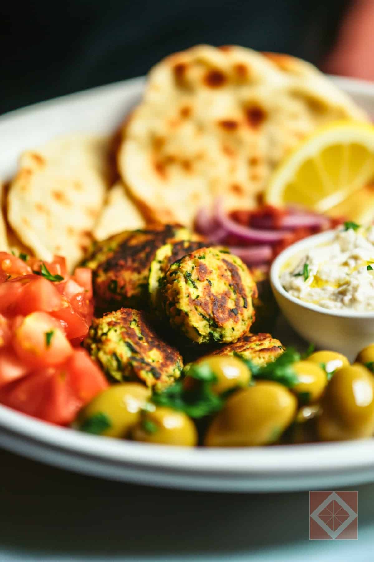 Quick High-Protein Vegan Courgette Falafel Bowl 4 Quick High-Protein Vegan Courgette Falafel Bowl - High Protein Vegan Courgette Falafel pin 3 midia