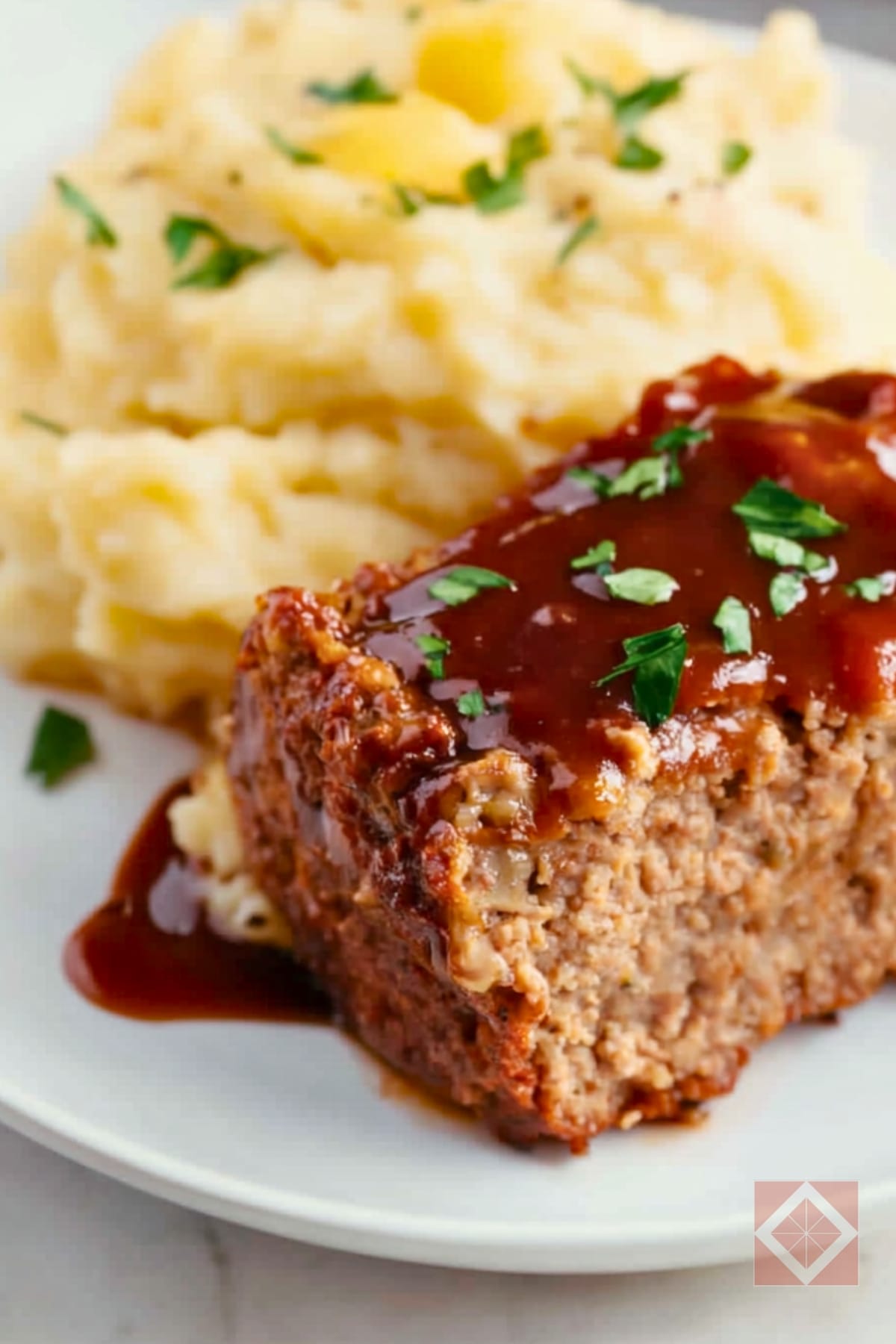 America's Most Craved: The Classic Meatloaf Recipe Taking Over Kitchens 6 America's Most Craved: The Classic Meatloaf Recipe Taking Over Kitchens - Instant Pot Meatloaf and Mashed Potatoes pin 1 midia