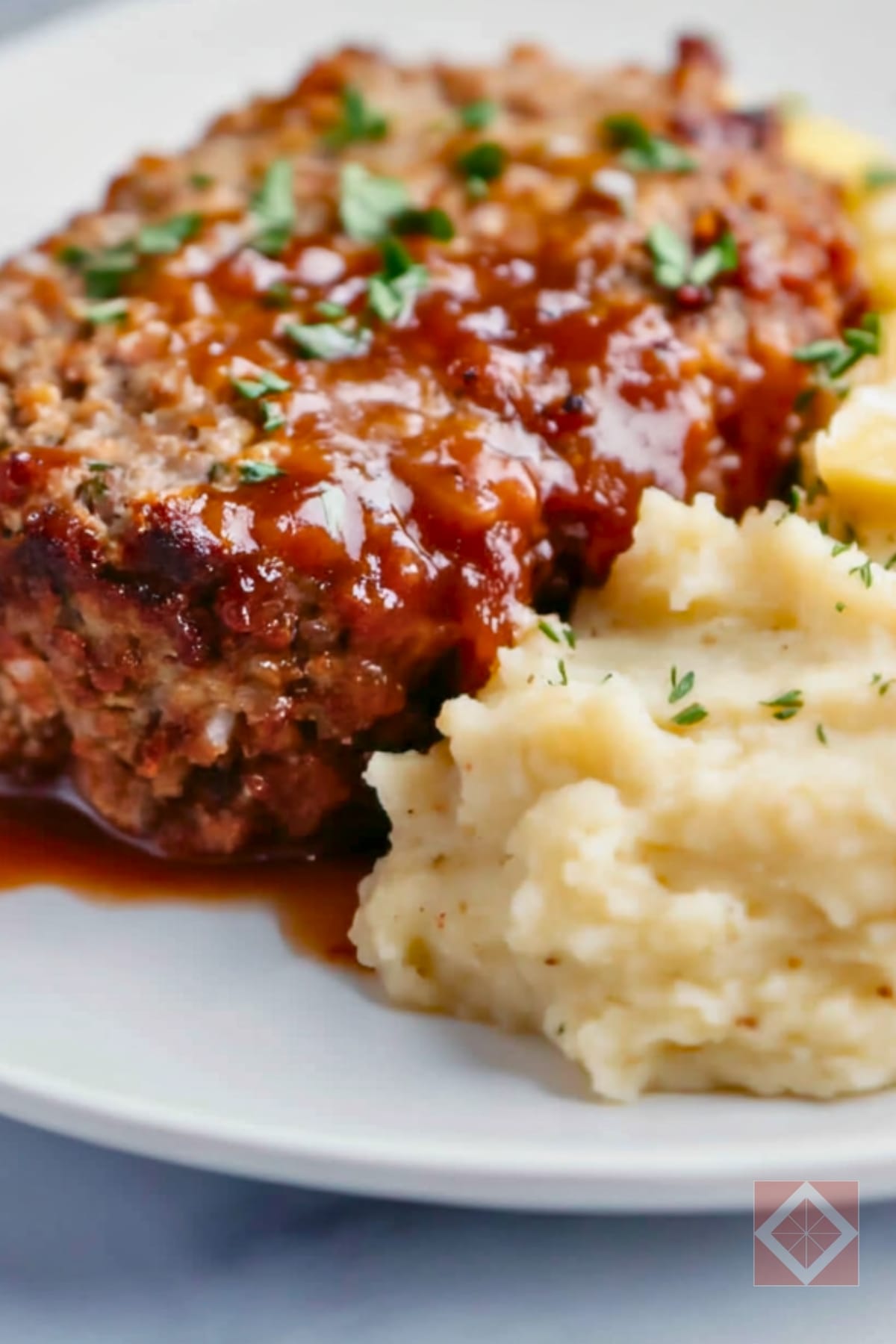 No-Fuss Meatloaf with Rich & Creamy Mashed Potatoes 3 No-Fuss Meatloaf with Rich & Creamy Mashed Potatoes - Instant Pot Meatloaf and Mashed Potatoes pin 2 midia