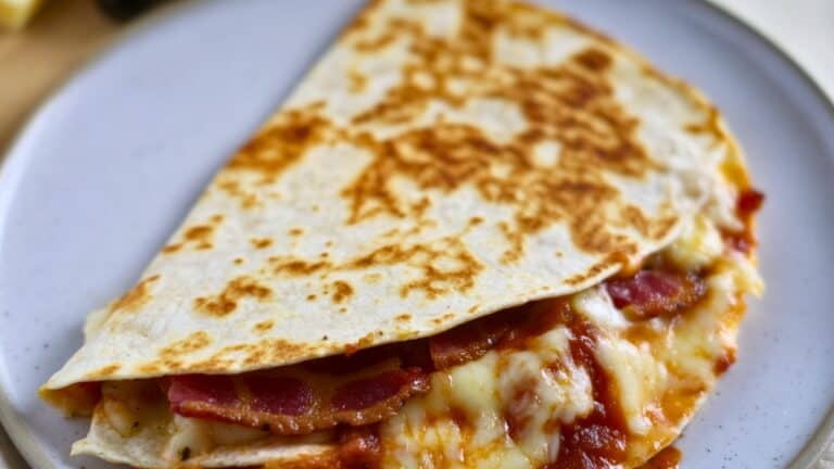 Cheesy Keto Bacon & Provolone Quesadilla Recipe - Keto Bacon Provolone Quesadilla midia