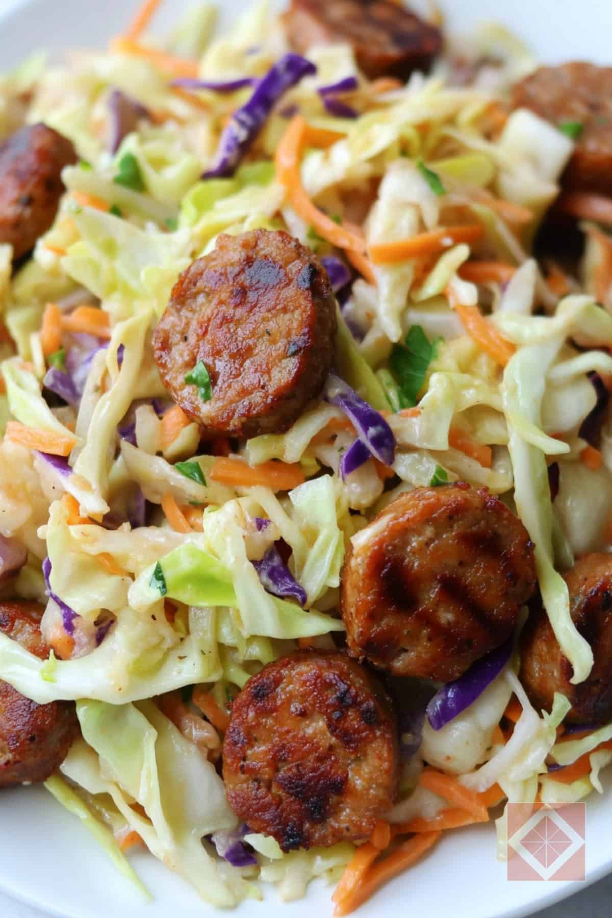 Easy Keto Sausage Slaw for a Healthy Dinner 3 Easy Keto Sausage Slaw for a Healthy Dinner - Keto Sausage Slaw pin 1 midia