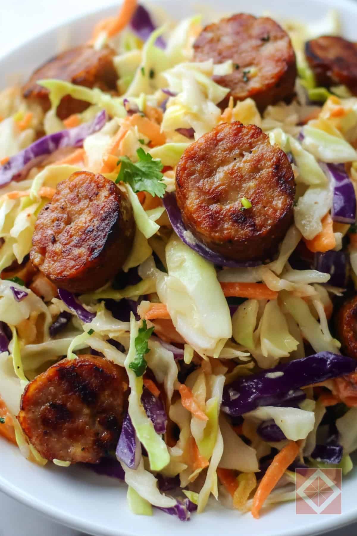 Easy Keto Sausage Slaw for a Healthy Dinner 4 Easy Keto Sausage Slaw for a Healthy Dinner - Keto Sausage Slaw pin 2 midia