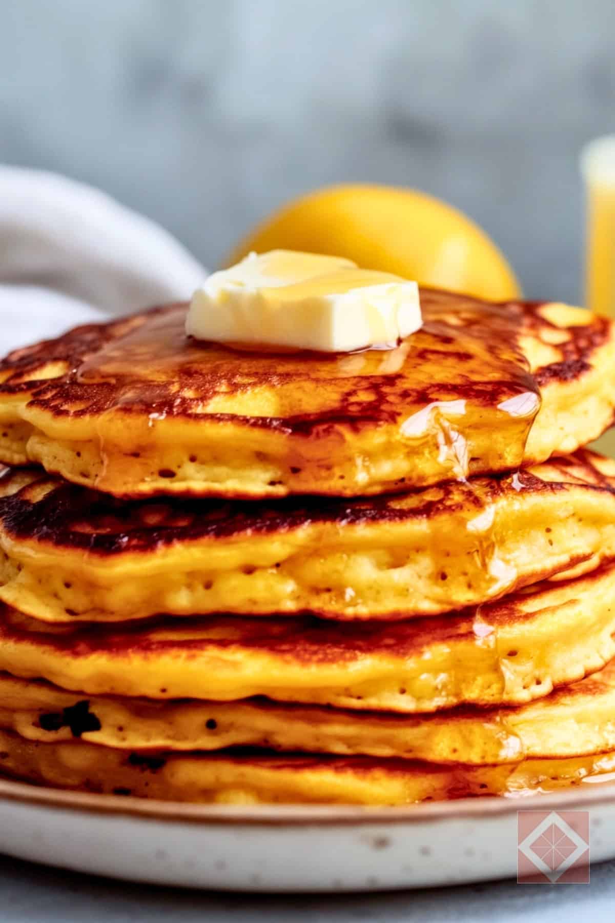 fluffy lemon pancakes (protein-packed, freezer-friendly) 2 fluffy lemon pancakes (protein-packed, freezer-friendly) - Lemon Pancakes pin 1 midia 1