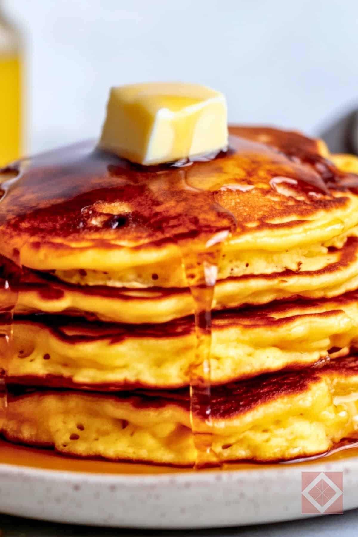 fluffy lemon pancakes (protein-packed, freezer-friendly) 4 fluffy lemon pancakes (protein-packed, freezer-friendly) - Lemon Pancakes pin 3 midia 1