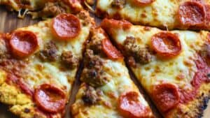 Low-Carb Keto Pizza Recipe with Crispy Cauliflower Crust 1 Low-Carb Keto Pizza Recipe with Crispy Cauliflower Crust - Low Carb Keto Pizza Recipe with Crispy Cauliflower Crust midia