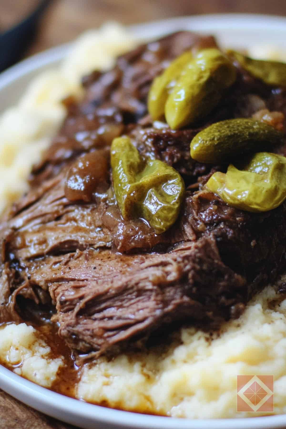 Mississippi Pot Roast (Keto-Friendly & Full of Flavor) 3 Mississippi Pot Roast (Keto-Friendly & Full of Flavor) - Mississippi Pot Roast Recipe pin 1 midia
