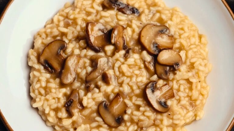 Creamy Mushroom Risotto: Instant Pot Magic in 30 Minutes 9 Creamy Mushroom Risotto: Instant Pot Magic in 30 Minutes - Mushroom Risotto midia