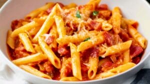 11 Best Instant Pot Pasta Recipes That Will Save Your Weeknight 1 11 Best Instant Pot Pasta Recipes That Will Save Your Weeknight - Penne Alla Vodka midia