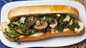Best Philly-Style Broccoli Rabe, Portobello & Cheese Sandwiches One-Pot Recipe 1 Best Philly-Style Broccoli Rabe, Portobello & Cheese Sandwiches One-Pot Recipe - Philly Style Broccoli Rabe Portobello Cheese Sandwiches One Pot midia