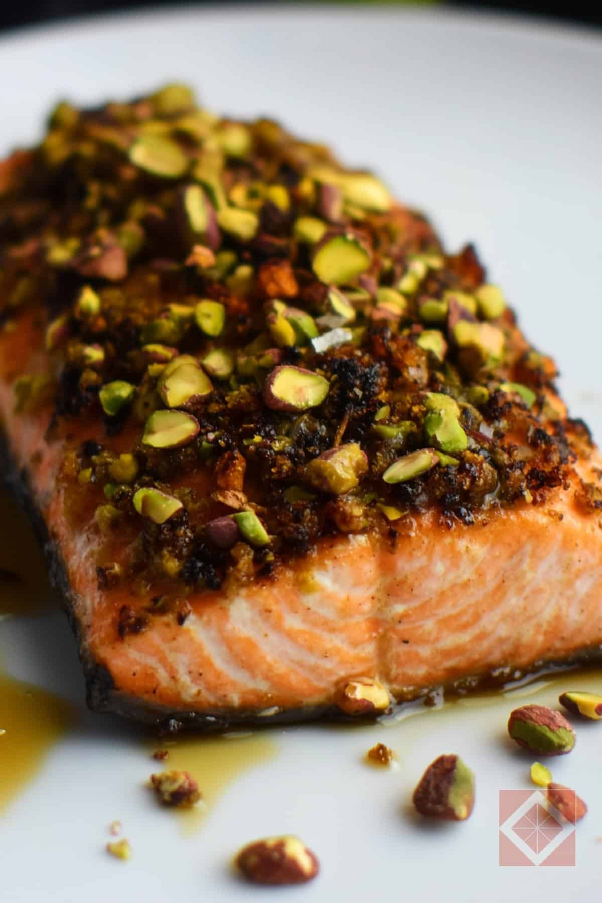 Pistachio Crusted Salmon (Keto-Friendly, Flavor-Packed, and Easy to Make) 4 Pistachio Crusted Salmon (Keto-Friendly, Flavor-Packed, and Easy to Make) - Pistachio Crusted Salmon Recipe pin 2 midia