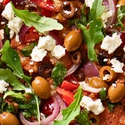 Feta & Olive Pita Pizza That's DASH Diet Approved 4 Feta & Olive Pita Pizza That's DASH Diet Approved - Pita Pizza with Olives Feta and Red Onion midia