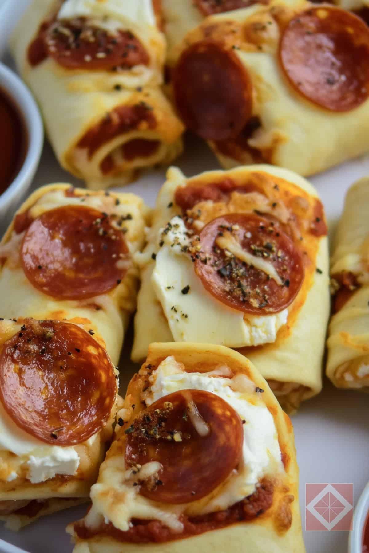 Keto Pizza Pinwheels That Actually Taste Like Pizza 3 Keto Pizza Pinwheels That Actually Taste Like Pizza - Pizza Pinwheels pin 1 midia