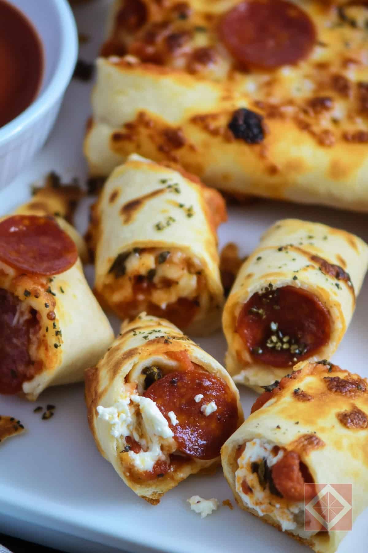 Keto Pizza Pinwheels That Actually Taste Like Pizza 4 Keto Pizza Pinwheels That Actually Taste Like Pizza - Pizza Pinwheels pin 2 midia