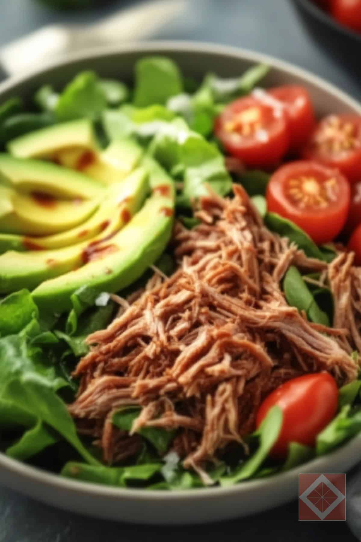 Pulled Pork Salad Bowl That’s High-Protein, Super Tasty & Doesn’t Take Forever 3 Pulled Pork Salad Bowl That’s High-Protein, Super Tasty & Doesn’t Take Forever - Pulled Pork Salad Bowl pin 1 midia 1