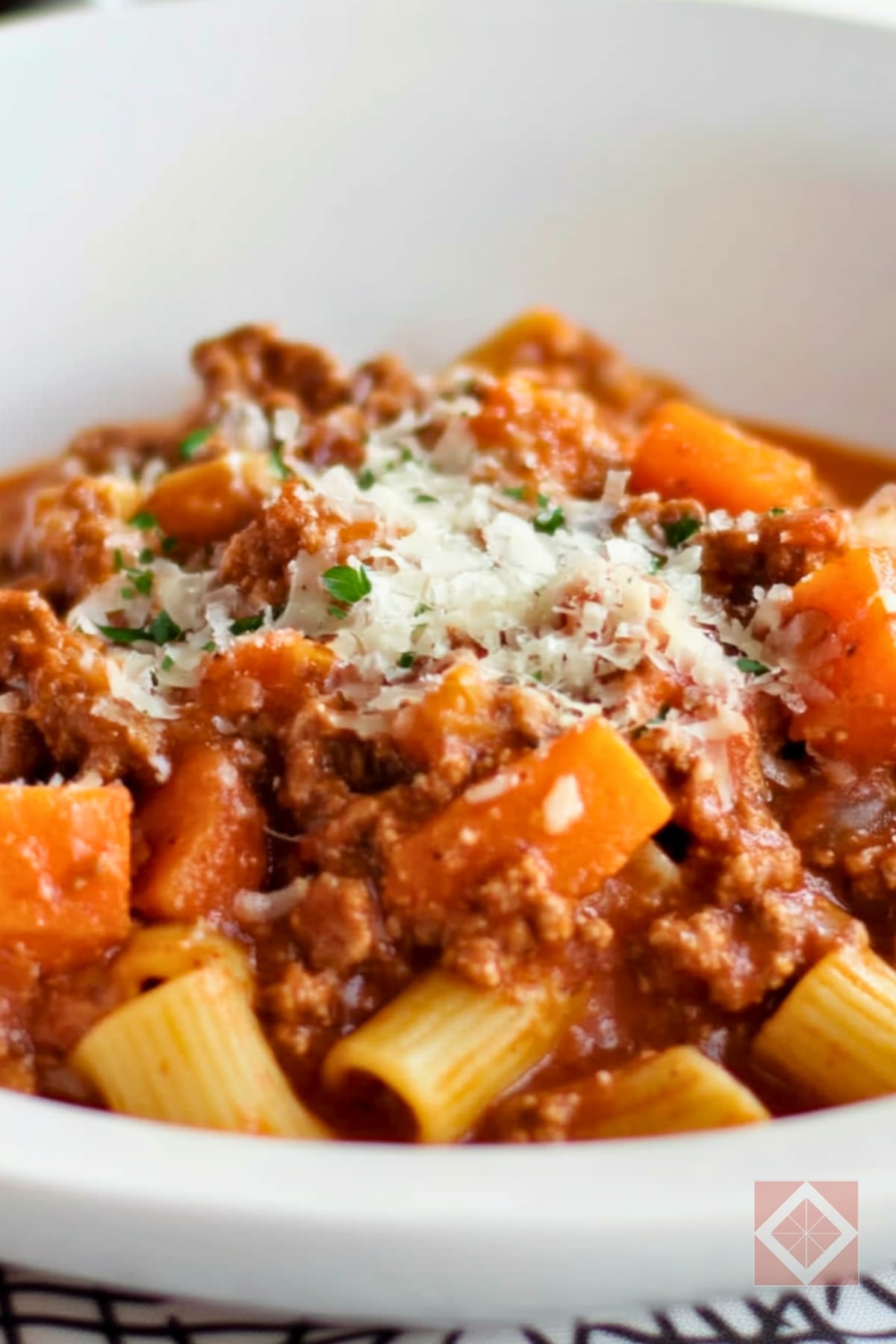 Easy Instant Pot Pasta Recipe: Creamy Rigatoni Bolognese 4 Easy Instant Pot Pasta Recipe: Creamy Rigatoni Bolognese - Rigatoni Bolognese pin 2 midia