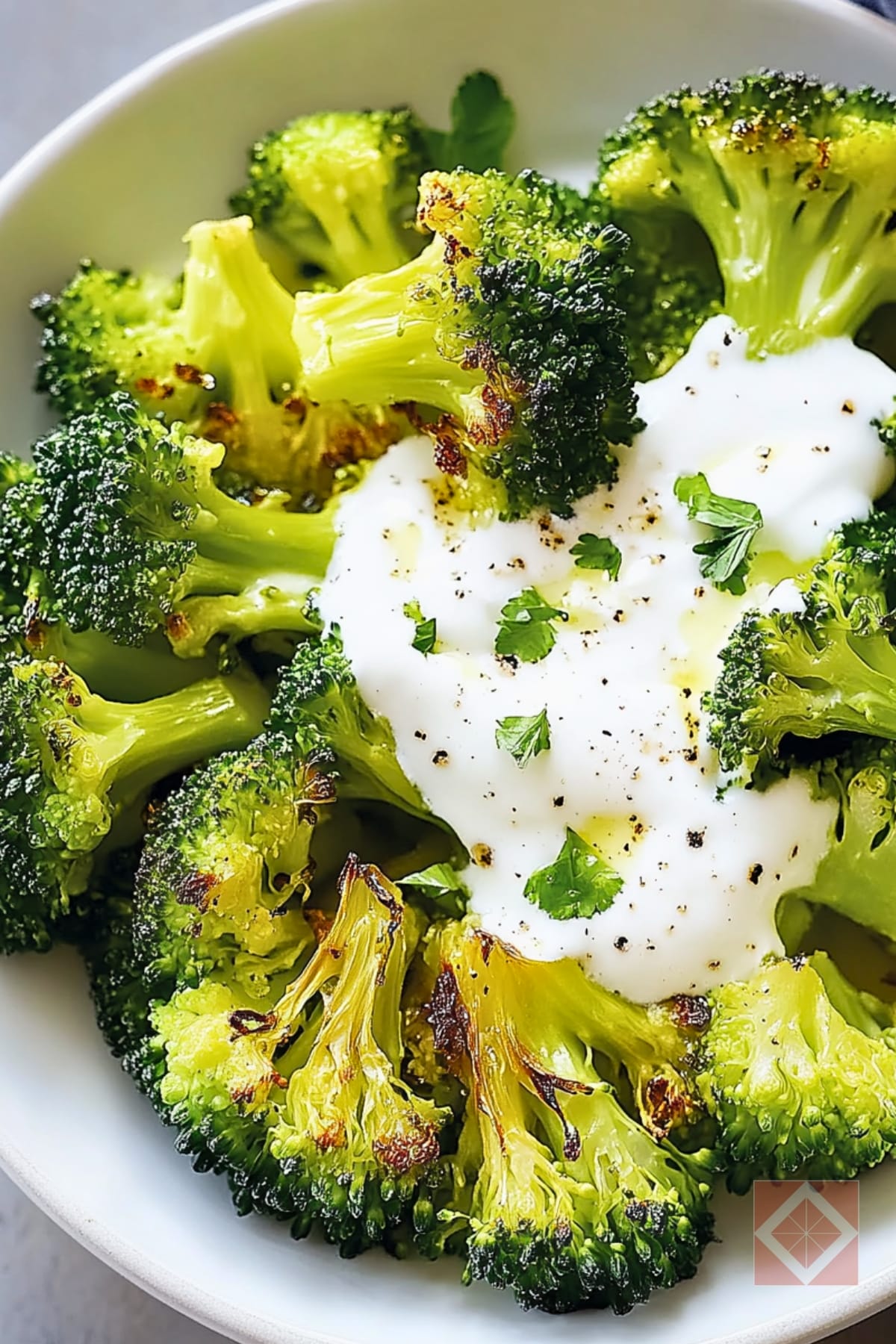 Low-Sodium Roasted Broccoli with a Tangy Sauce: DASH Diet 3 Low-Sodium Roasted Broccoli with a Tangy Sauce: DASH Diet - Roasted Broccoli with Tahini Yogurt Sauce pin 1 midia