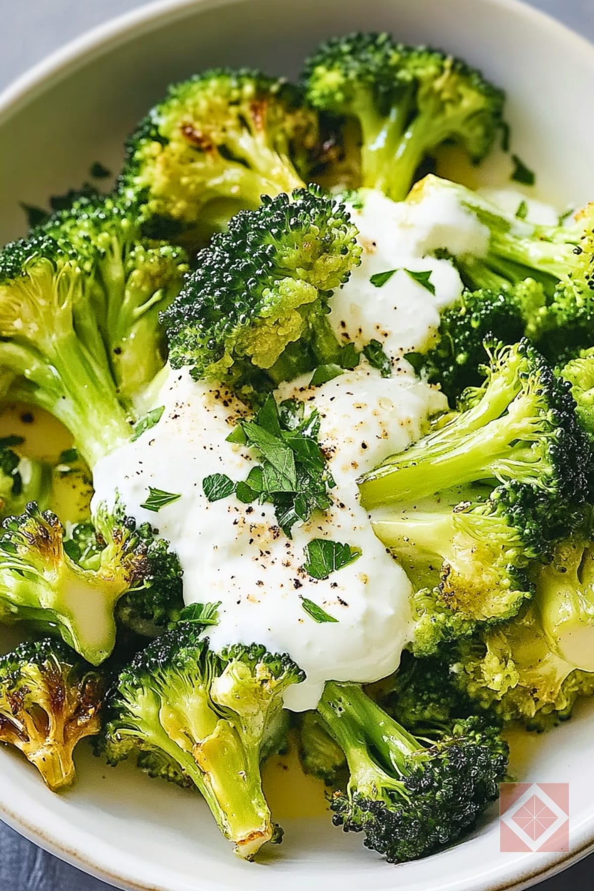 Low-Sodium Roasted Broccoli with a Tangy Sauce: DASH Diet 4 Low-Sodium Roasted Broccoli with a Tangy Sauce: DASH Diet - Roasted Broccoli with Tahini Yogurt Sauce pin 2 midia
