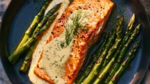 The Best Easy Salmon & Asparagus Recipe in Just 15 Mins 1 The Best Easy Salmon & Asparagus Recipe in Just 15 Mins - Roasted Salmon Asparagus with Dilly Sauce midia