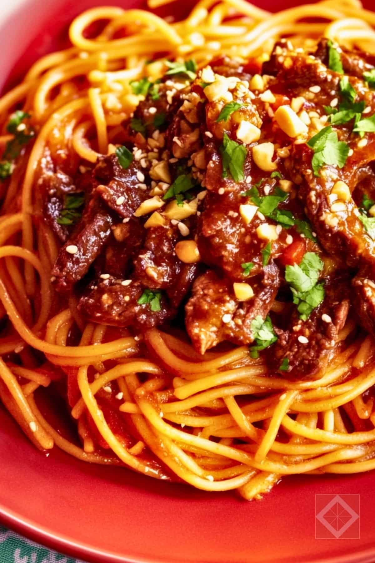 Easy & Delicious Sesame Beef Noodles You'll Love 2 Easy & Delicious Sesame Beef Noodles You'll Love - Saucy Sesame Beef Noodles pin 1 midia 1