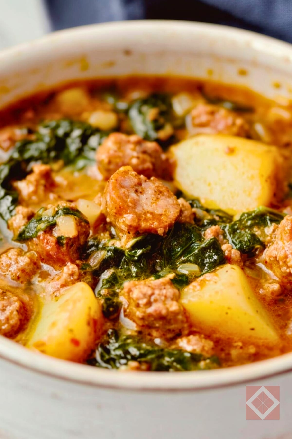 Hearty Instant Pot Spinach & Sausage Soup Recipe 3 Hearty Instant Pot Spinach & Sausage Soup Recipe - Sausage and Spinach Soup pin 1 midia