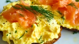 Easy DASH Diet Scramble With Smoked Salmon 1 Easy DASH Diet Scramble With Smoked Salmon - Smoked Salmon Egg Scramble with Dill and Chives midia
