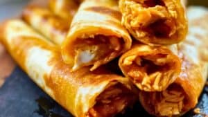 Spicy & Cheesy Keto Buffalo Chicken Taquitos 1 Spicy & Cheesy Keto Buffalo Chicken Taquitos - Spicy Cheesy Keto Buffalo Chicken Taquitos midia