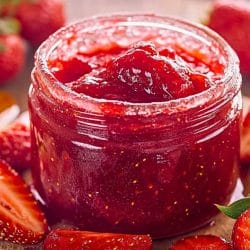Delicious Keto Jam Recipe for Low-Carb Diets 5 Delicious Keto Jam Recipe for Low-Carb Diets - Strawberry Jam midia