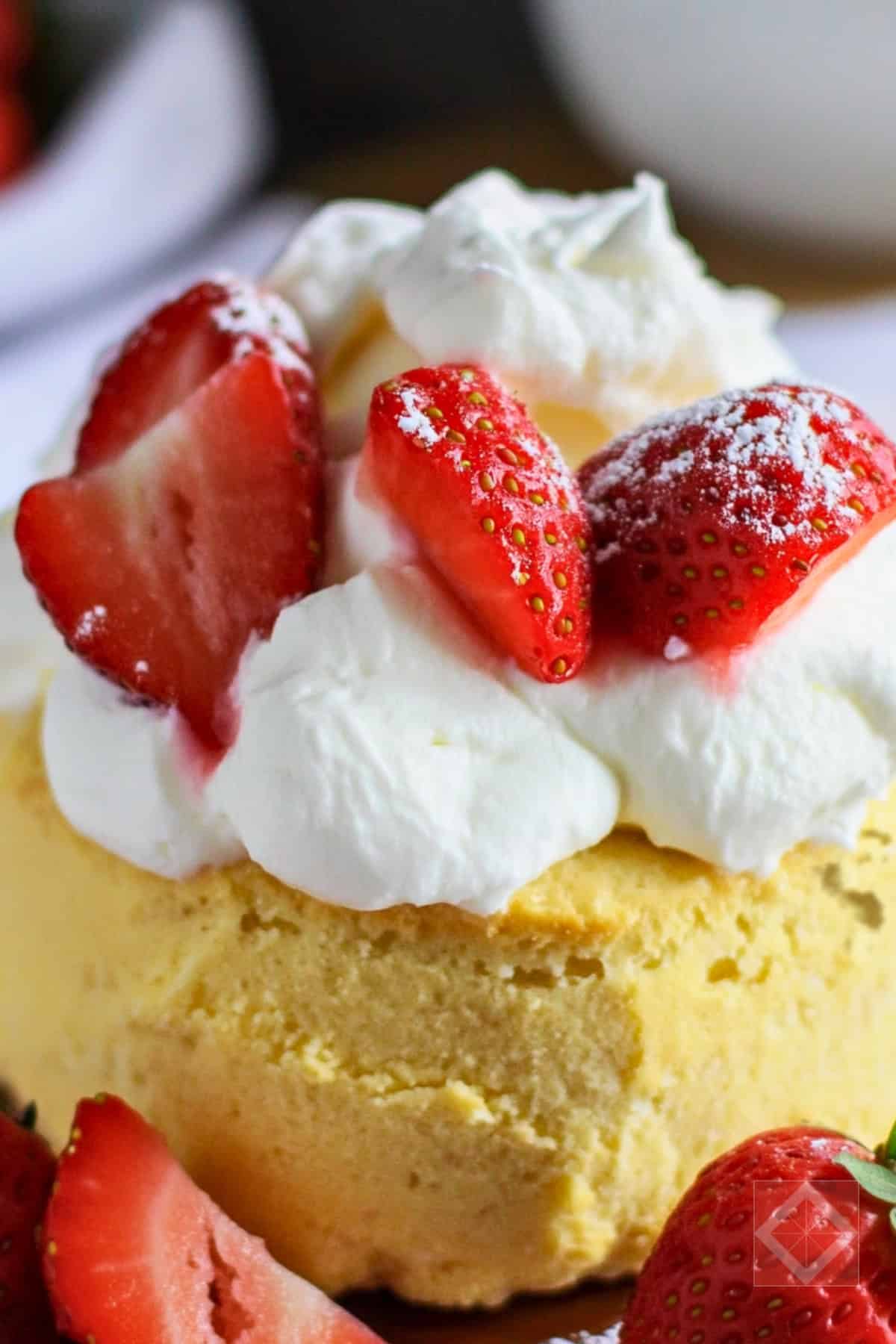 Low-Carb Strawberry Shortcake That Tastes Amazing 3 Low-Carb Strawberry Shortcake That Tastes Amazing - Strawberry Shortcake pin 1 midia