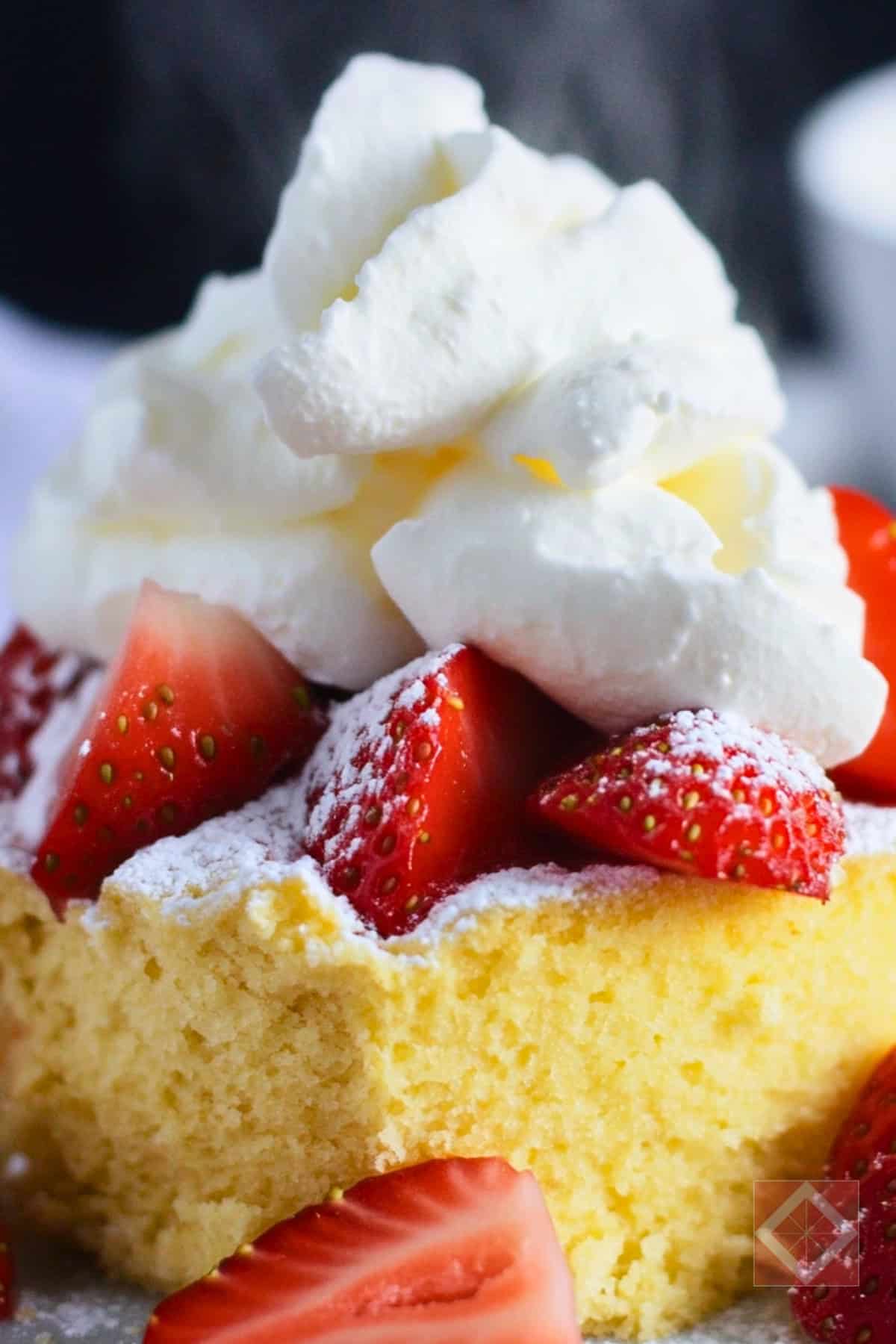 Low-Carb Strawberry Shortcake That Tastes Amazing 4 Low-Carb Strawberry Shortcake That Tastes Amazing - Strawberry Shortcake pin 2 midia