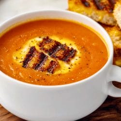Silky Tomato Soup with Crunchy Cheese Croutons 5 Silky Tomato Soup with Crunchy Cheese Croutons - Tomato Soup with Grilled Cheese Croutons midia