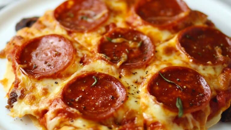 Upside Down Keto Pizza: A Fun Twist on a Classic Favorite 8 Upside Down Keto Pizza: A Fun Twist on a Classic Favorite - Upside Down Pizza Boat midia