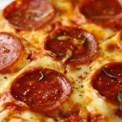 Upside Down Keto Pizza: A Fun Twist on a Classic Favorite 4 Upside Down Keto Pizza: A Fun Twist on a Classic Favorite - Upside Down Pizza Boat midia