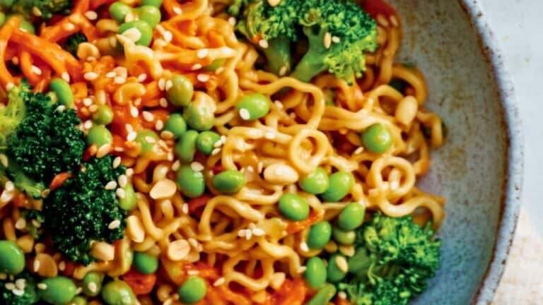 Healthy & Satisfying 15 Min Veggie Peanut Noodles Recipe 4 Healthy & Satisfying 15 Min Veggie Peanut Noodles Recipe - Veggie Peanut Noodles midia