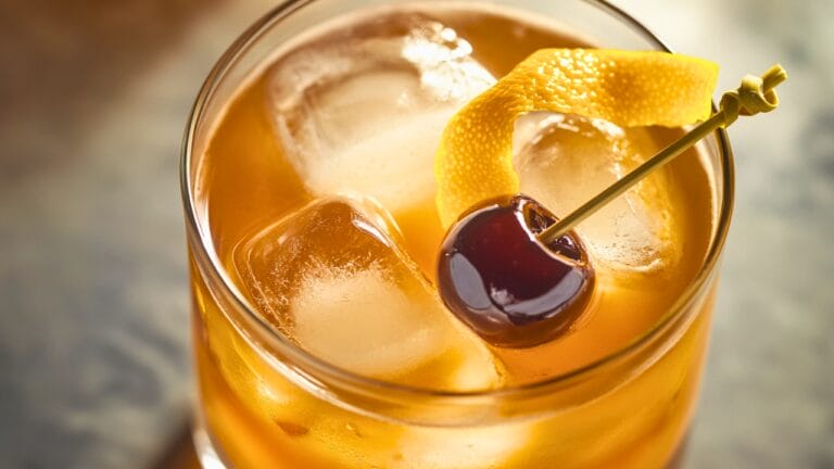 Whiskey Sour Recipe: Simple & Sophisticated 7 Whiskey Sour Recipe: Simple & Sophisticated - Whiskey Sour Cocktail midia