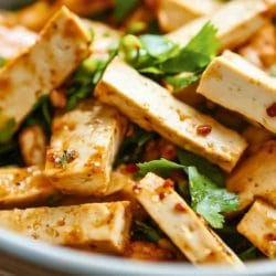 This 10-Minute Tofu Dish Saves Every Busy Night 6 This 10-Minute Tofu Dish Saves Every Busy Night - Chinese Cold Tofu Salad midia