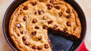 Chocolate Chip Skillet Cookie Recipe for Easy Baking 1 Chocolate Chip Skillet Cookie Recipe for Easy Baking - Chocolate Chip Skillet Cookie midia