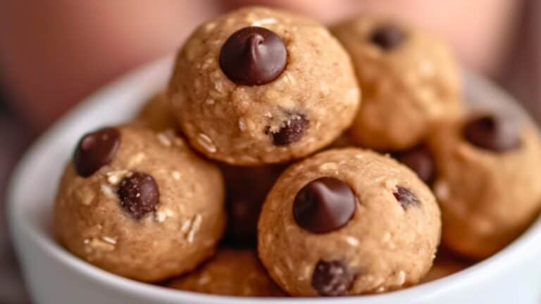 These No-Bake Cookie Dough Bites? Life-Changing, Honestly 9 These No-Bake Cookie Dough Bites? Life-Changing, Honestly - Cookie Dough Bites with Oats midia 1