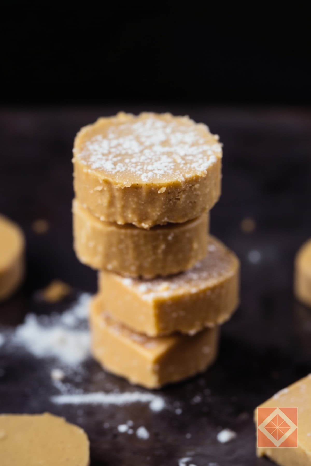 Creamy Cashew Butter Freezer Fudge – No Baking Needed 3 Creamy Cashew Butter Freezer Fudge – No Baking Needed - Creamy Cashew Butter Freezer Fudge pin 2 midia