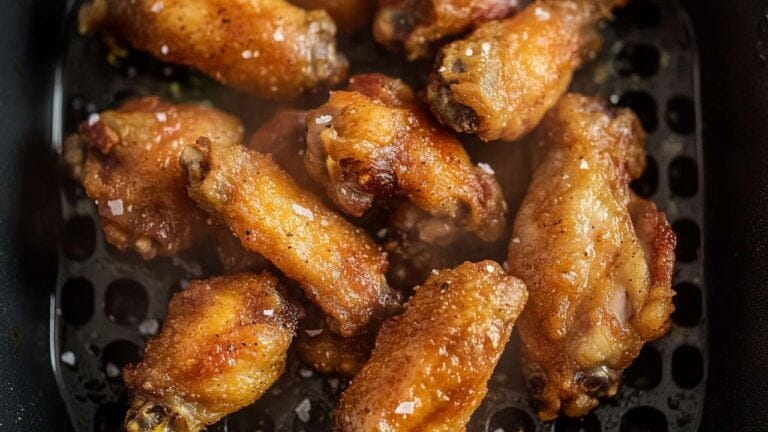 These Bacon-Dripped Chicken Wings Are Every Carnivore’s Dream Snack - Crispy Chicken Wings midia