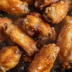 These Bacon-Dripped Chicken Wings Are Every Carnivore’s Dream Snack 4 These Bacon-Dripped Chicken Wings Are Every Carnivore’s Dream Snack - Crispy Chicken Wings midia
