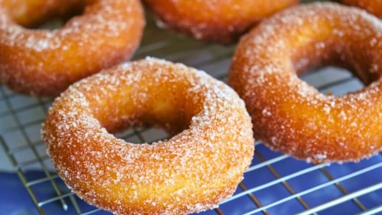 You’ve Never Had a Doughnut Like This—Thank the Potatoes 4 You’ve Never Had a Doughnut Like This—Thank the Potatoes - Golden Crispy Potato Doughnuts midia