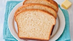 9 Classic Bakery Breads You Can Make in a Bread Machine 1 9 Classic Bakery Breads You Can Make in a Bread Machine - Honey Whole Wheat Bread midia