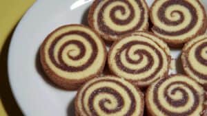 Icebox Pinwheels: 1930's Classic Swirled Cookies to Love 1 Icebox Pinwheels: 1930's Classic Swirled Cookies to Love - Icebox Pinwheels midia