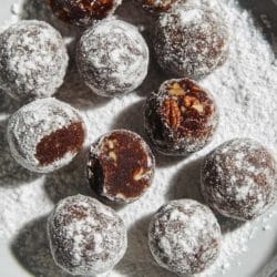 Old-Fashioned Liquor Balls: A Classic No-Bake Treat 5 Old-Fashioned Liquor Balls: A Classic No-Bake Treat - Liquor Balls midia