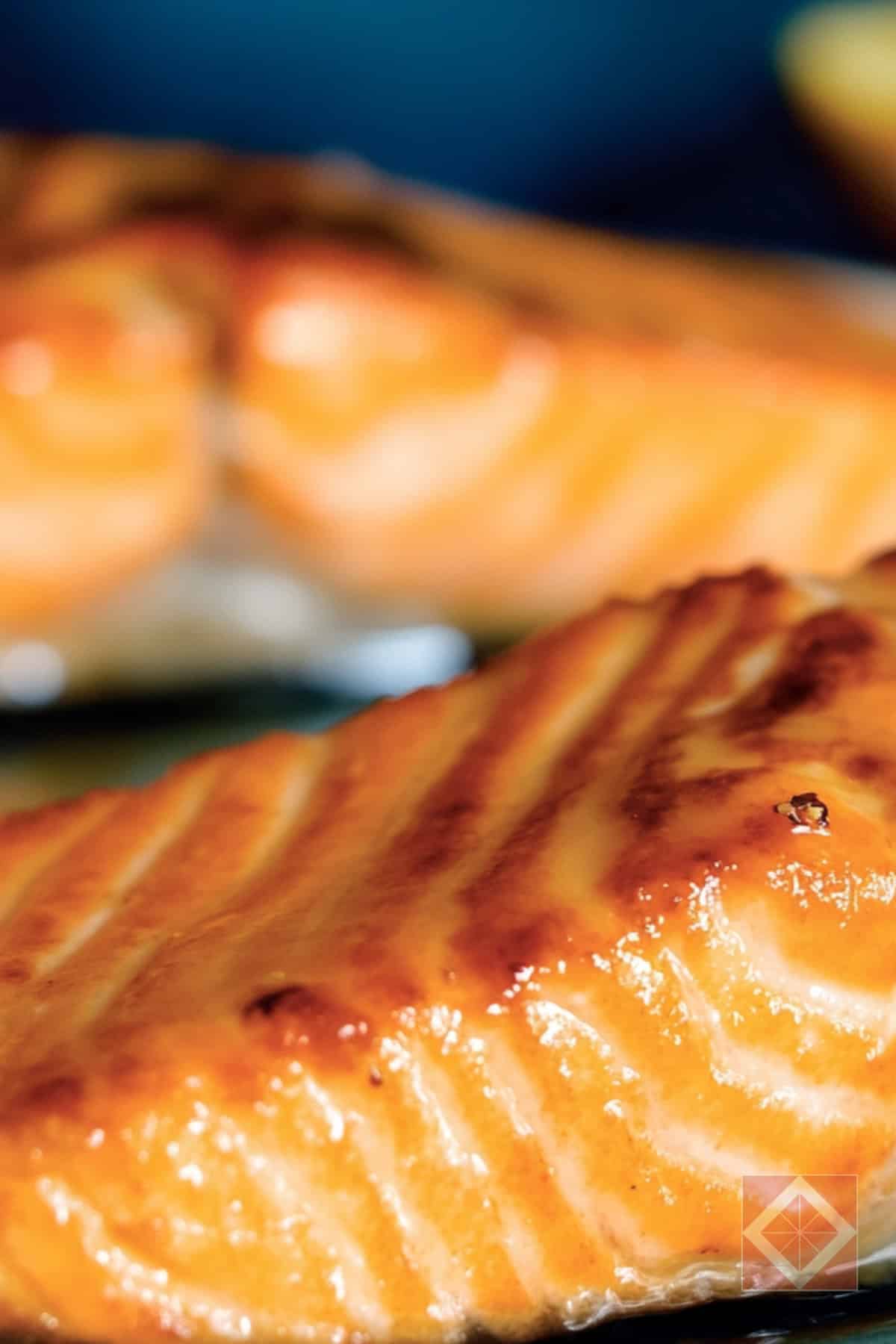 Quick Maple-Glazed Salmon Perfect for Busy Nights 4 Quick Maple-Glazed Salmon Perfect for Busy Nights - Maple Glazed Salmon pin 3 midia