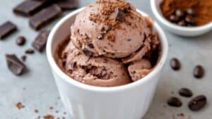 High-Protein Mocha Ice Cream for a Sweet Treat 1 High-Protein Mocha Ice Cream for a Sweet Treat - Mocha Ice Cream midia