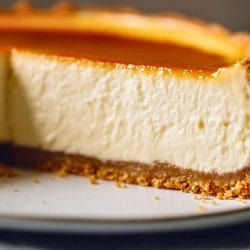 Best New York-Style Cheesecake One-Pot Recipe No Cracks Guaranteed 6 Best New York-Style Cheesecake One-Pot Recipe No Cracks Guaranteed - New York Style Cheesecake midia 1